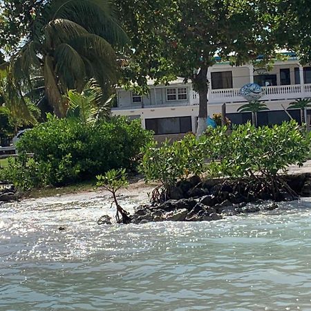 Отель Fernando'S Seaside Sarteneja Экстерьер фото