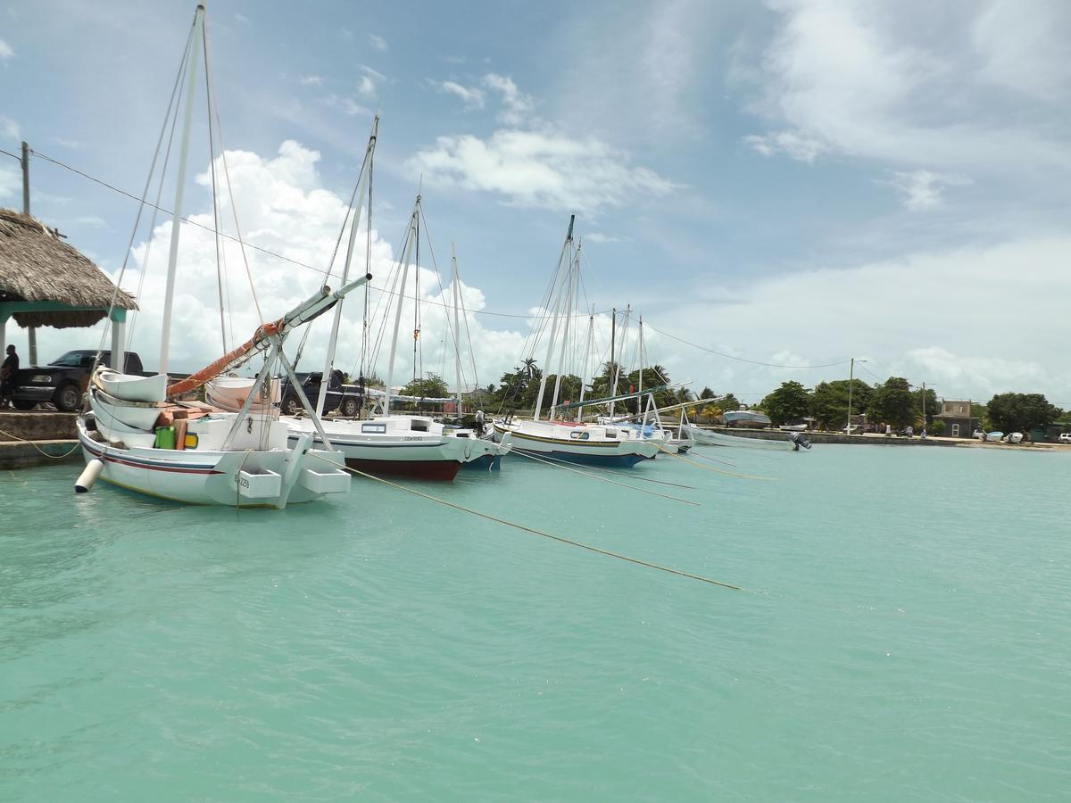 Отель Fernando'S Seaside Sarteneja Экстерьер фото