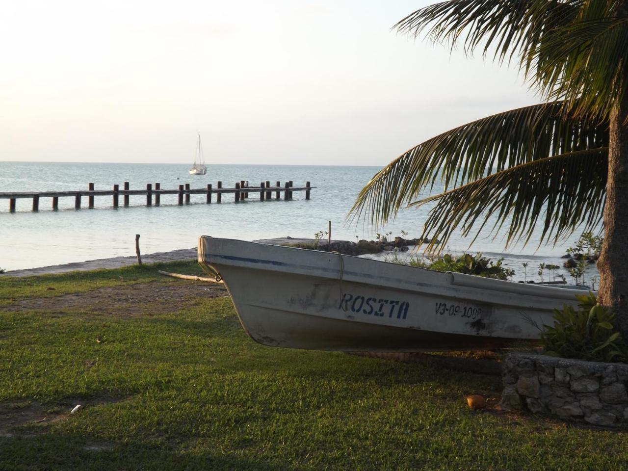 Отель Fernando'S Seaside Sarteneja Экстерьер фото